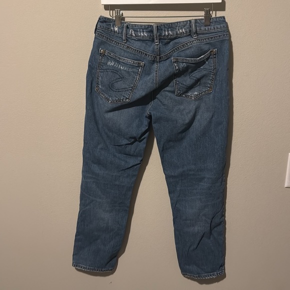 Silver Jean Co Avery Slim Crop W 31 L 25 Medium Wash EUC Distressing - Picture 9 of 12